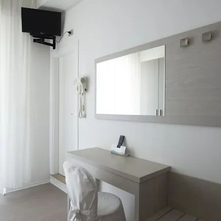 Hotel Carillon 3*