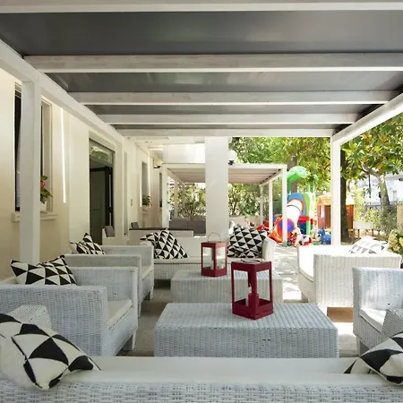 Hotel Carillon 3*