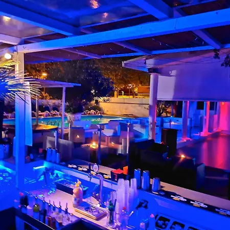 Carillon Hotel
